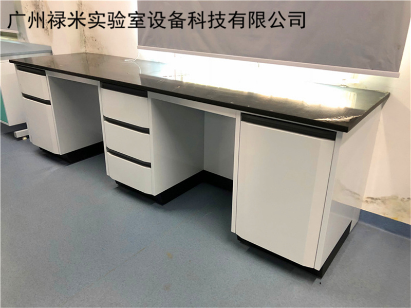 實(shí)驗(yàn)臺(tái)上面的配套設(shè)施如何安置？