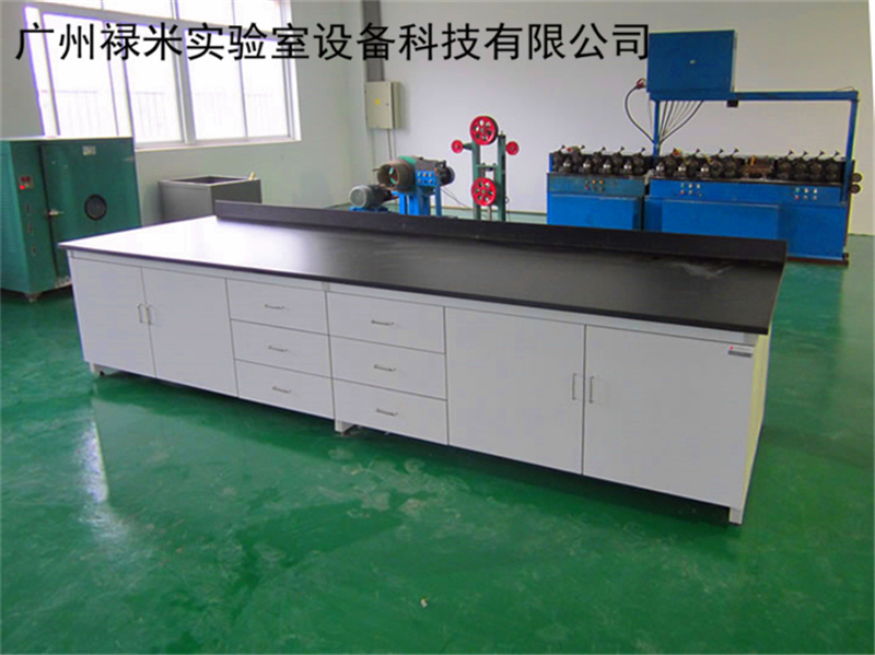 學(xué)校實(shí)驗(yàn)室和實(shí)驗(yàn)教師安全尤為重要！?。?/>  
							</a>
                         </div>
                         <div   id=