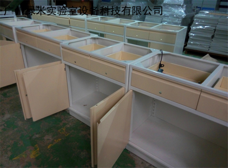 為什么要去實驗室廠家定制實驗臺通風(fēng)柜？